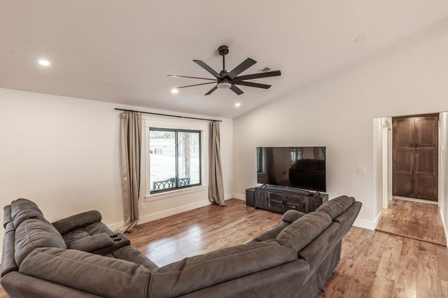 460 Upper Station Camp Crk Rd, Gallatin, TN 37066