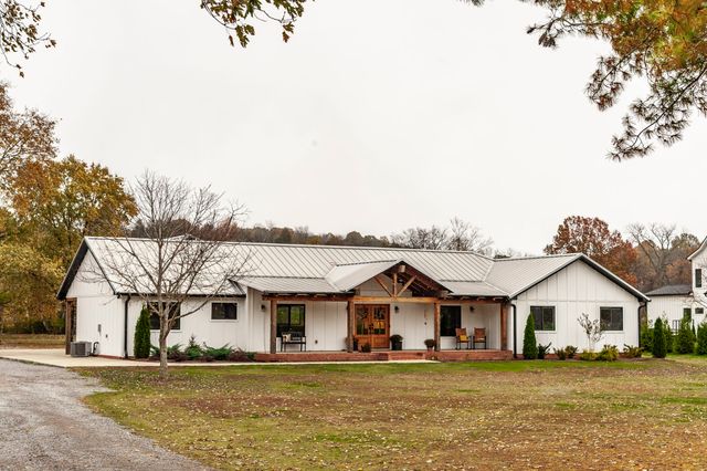 460 Upper Station Camp Crk Rd, Gallatin, TN 37066