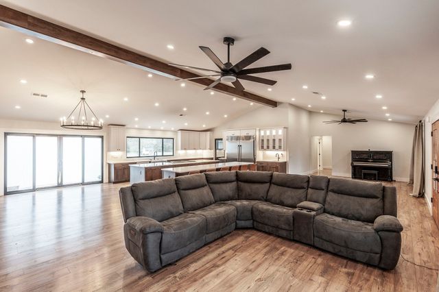 460 Upper Station Camp Crk Rd, Gallatin, TN 37066