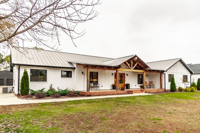 460 Upper Station Camp Crk Rd, Gallatin, TN 37066