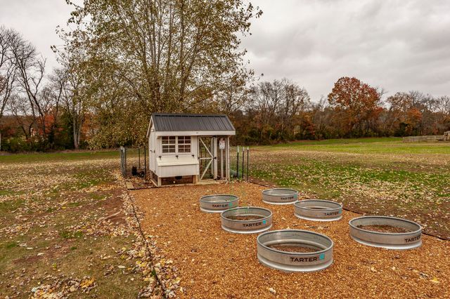 460 Upper Station Camp Crk Rd, Gallatin, TN 37066