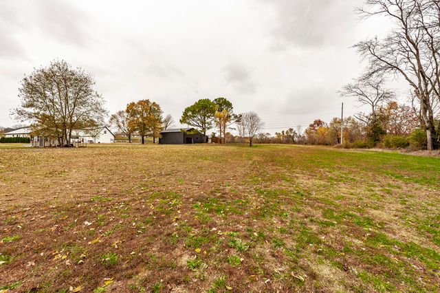 460 Upper Station Camp Crk Rd, Gallatin, TN 37066