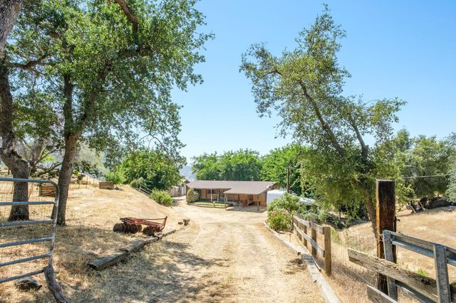 39569 Clover Lane, Yokuts Valley, CA 93675