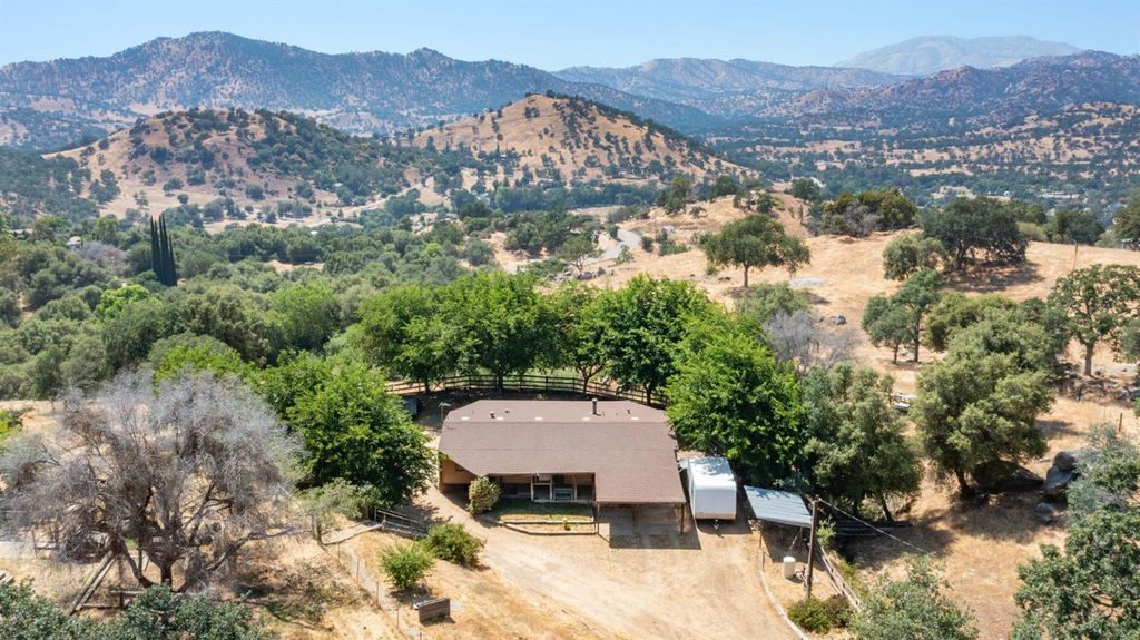 39569 Clover Lane, Yokuts Valley, CA 93675