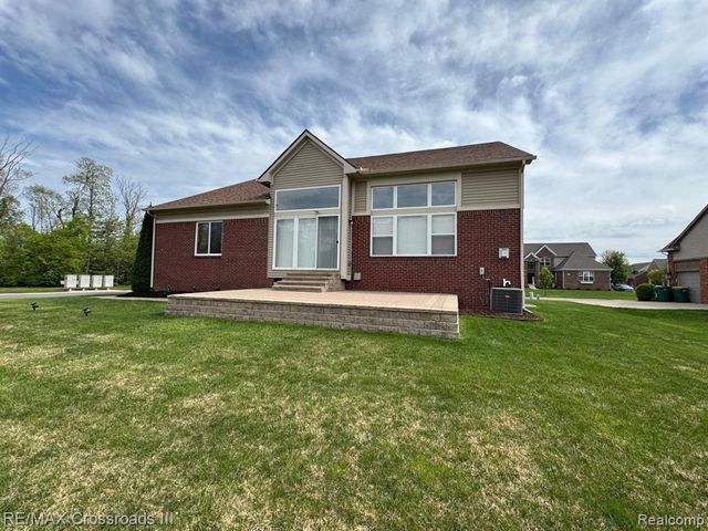 13691 Basswood Circle, Van Buren, MI 48111