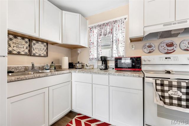 8301 Elmore Avenue, University City, MO 63132