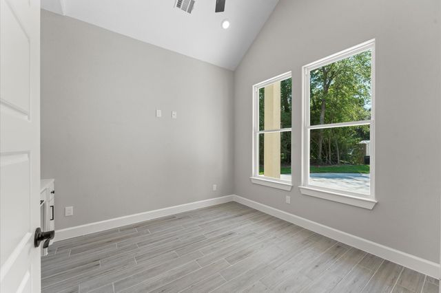 40 Stanford Court, Montgomery, TX 77356