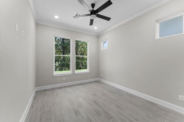 40 Stanford Court, Montgomery, TX 77356
