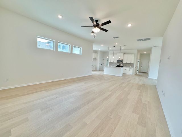 580 Treadwell LN, Kyle, TX 78640