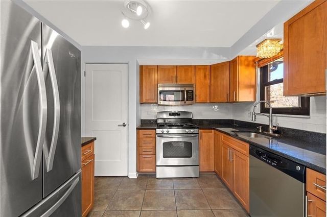 624 Fort Couch Rd, Upper St Clair, PA 15241