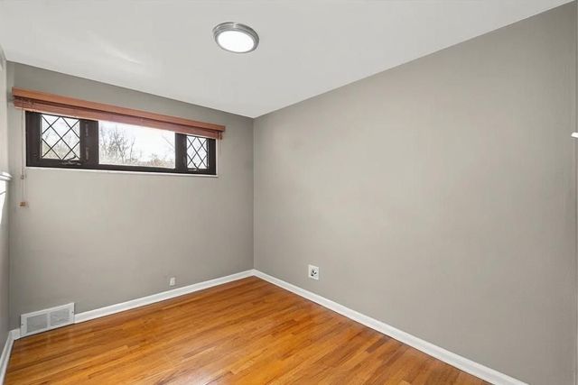 624 Fort Couch Rd, Upper St Clair, PA 15241