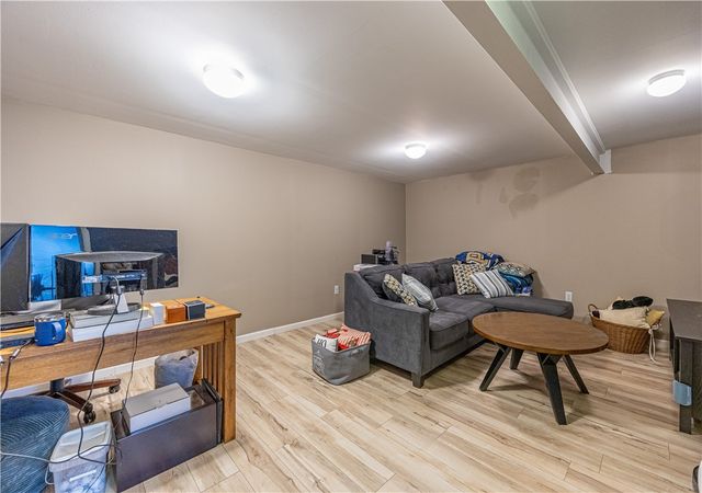 624 Fort Couch Rd, Upper St Clair, PA 15241