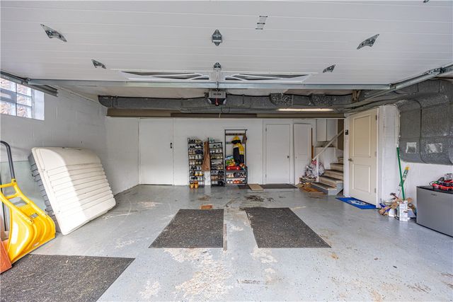 624 Fort Couch Rd, Upper St Clair, PA 15241