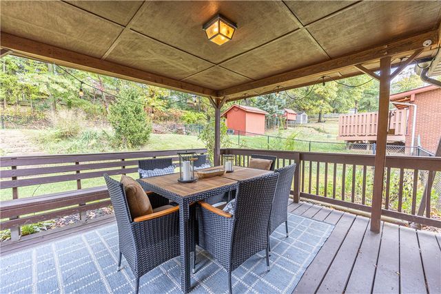 624 Fort Couch Rd, Upper St Clair, PA 15241