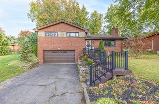 624 Fort Couch Rd, Upper St Clair, PA 15241