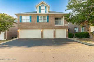 7921 Grand Cascade Dr, Louisville, KY 40228