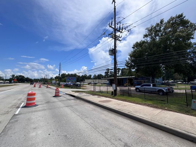 24727 Fm 2100 Road, Huffman, TX 77336