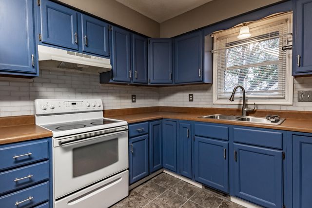 270 S Meadowlark Street, Fair Grove, MO 65648