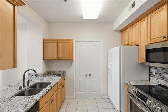 2320 Sea Shell Rd Apt 203, Virginia Beach, VA 23451