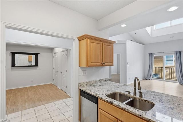 2320 Sea Shell Rd Apt 203, Virginia Beach, VA 23451