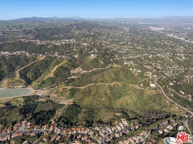 3075 Nicada, Los Angeles, CA 90077
