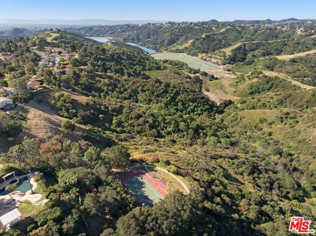 3075 Nicada, Los Angeles, CA 90077