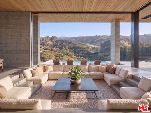 3075 Nicada, Los Angeles, CA 90077