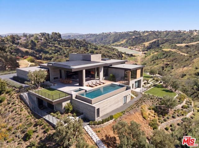 3075 Nicada, Los Angeles, CA 90077