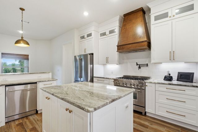 6996 Turnberry Circle, Navarre, FL 32566