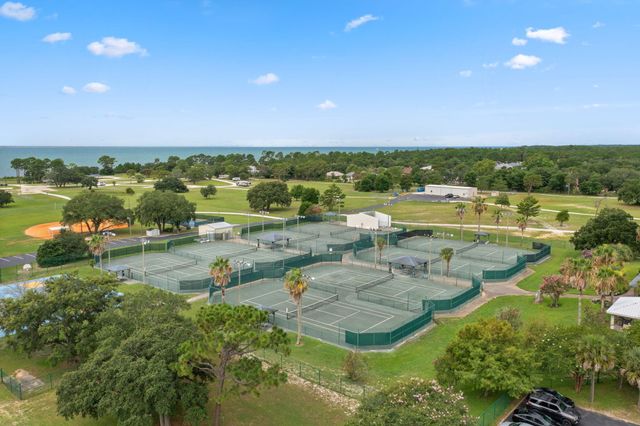 6996 Turnberry Circle, Navarre, FL 32566