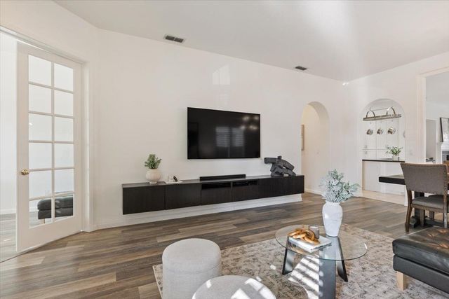 151 Cognac Cir, Sacramento, CA 95835