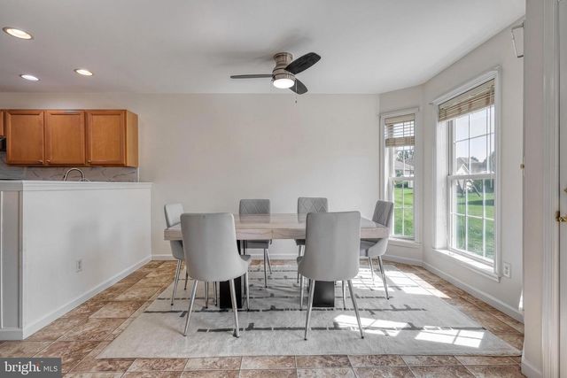 61 LONGWOOD DR, Mechanicsburg, PA 17050