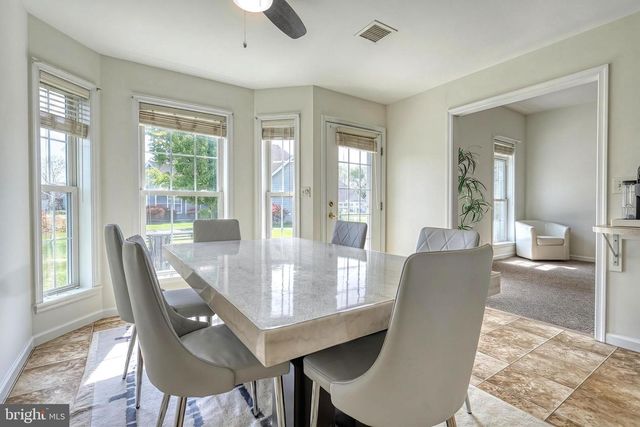 61 LONGWOOD DR, Mechanicsburg, PA 17050
