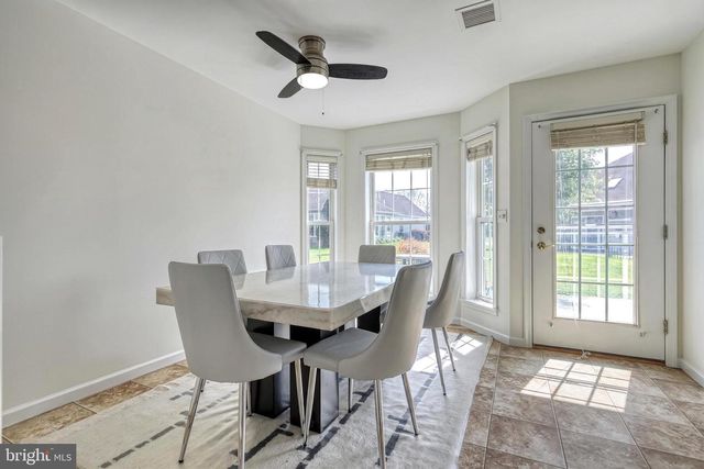 61 LONGWOOD DR, Mechanicsburg, PA 17050