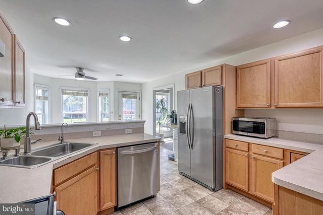 61 LONGWOOD DR, Mechanicsburg, PA 17050