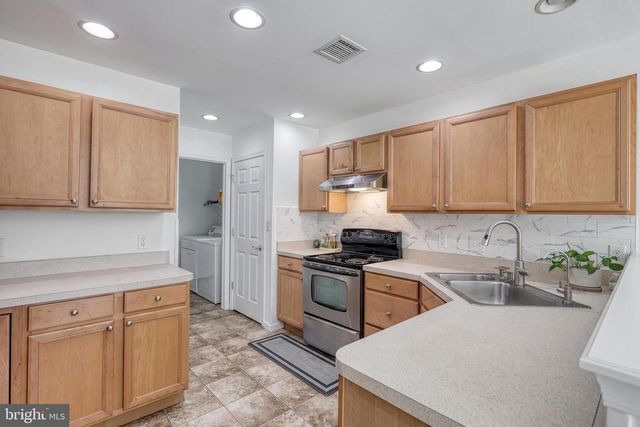 61 LONGWOOD DR, Mechanicsburg, PA 17050