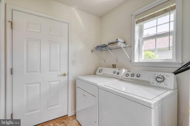 61 LONGWOOD DR, Mechanicsburg, PA 17050