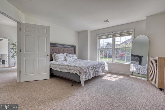 61 LONGWOOD DR, Mechanicsburg, PA 17050