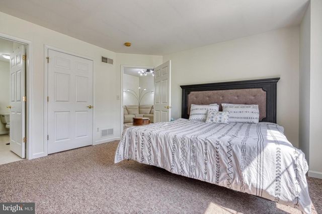 61 LONGWOOD DR, Mechanicsburg, PA 17050