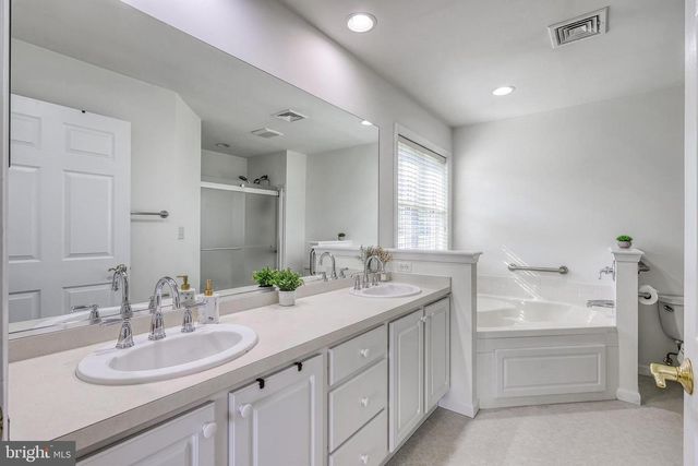 61 LONGWOOD DR, Mechanicsburg, PA 17050