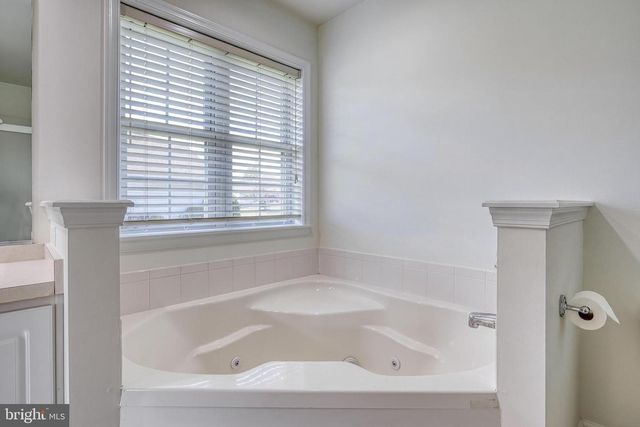 61 LONGWOOD DR, Mechanicsburg, PA 17050