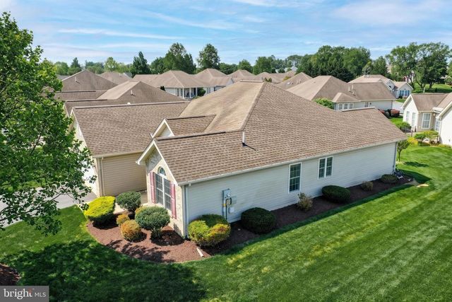 61 LONGWOOD DR, Mechanicsburg, PA 17050