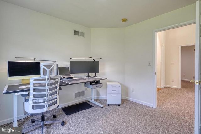 61 LONGWOOD DR, Mechanicsburg, PA 17050