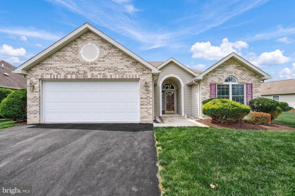 61 LONGWOOD DR, Mechanicsburg, PA 17050