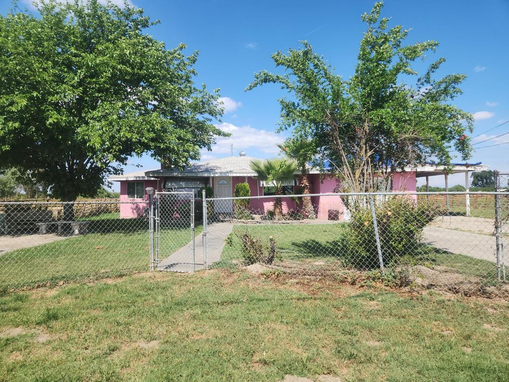 Image 1 of property listing at 22136 Fairfax Avenue, Lemoore, CA 93245