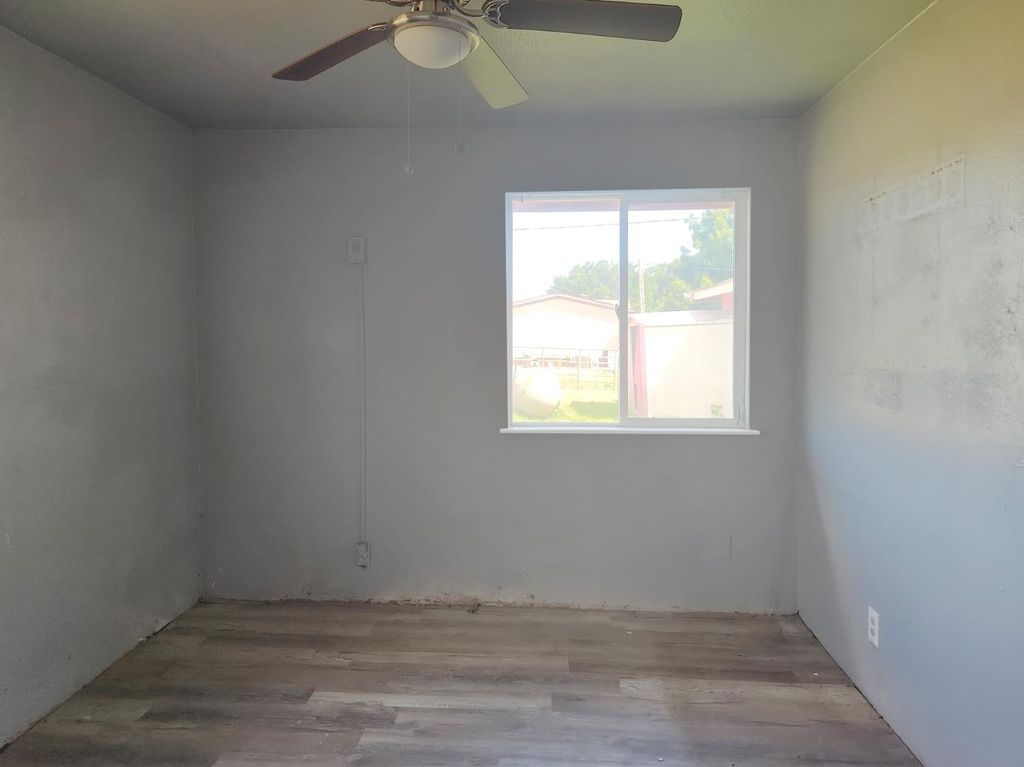Image 13 of property listing at 22136 Fairfax Avenue, Lemoore, CA 93245