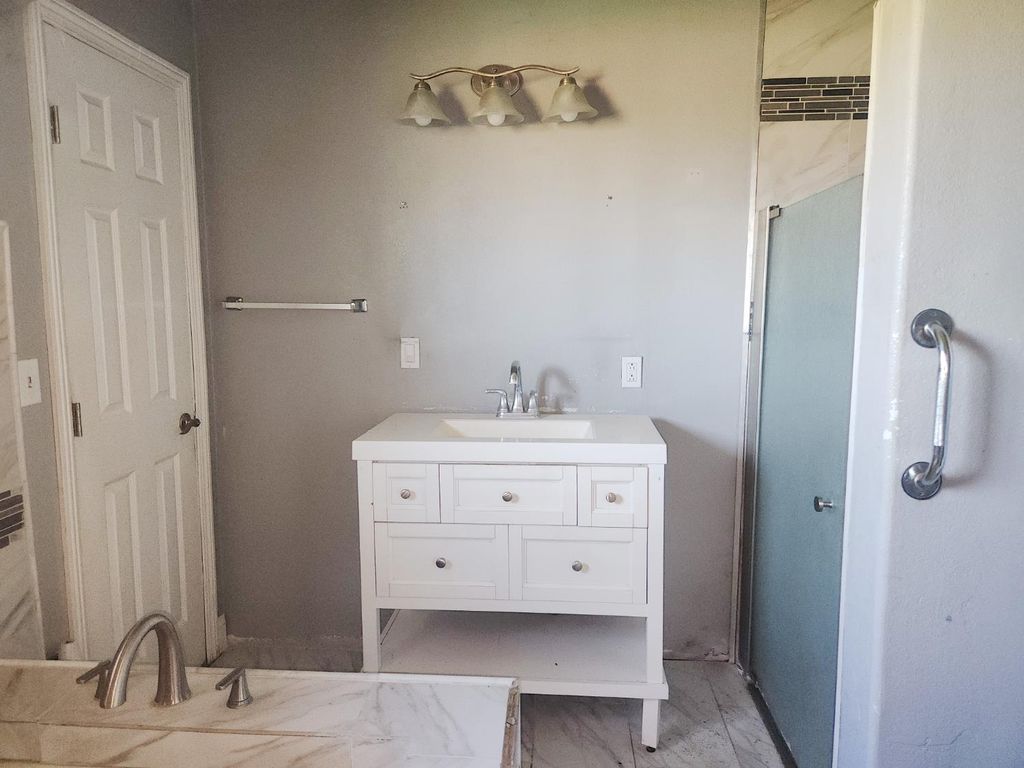 Image 14 of property listing at 22136 Fairfax Avenue, Lemoore, CA 93245