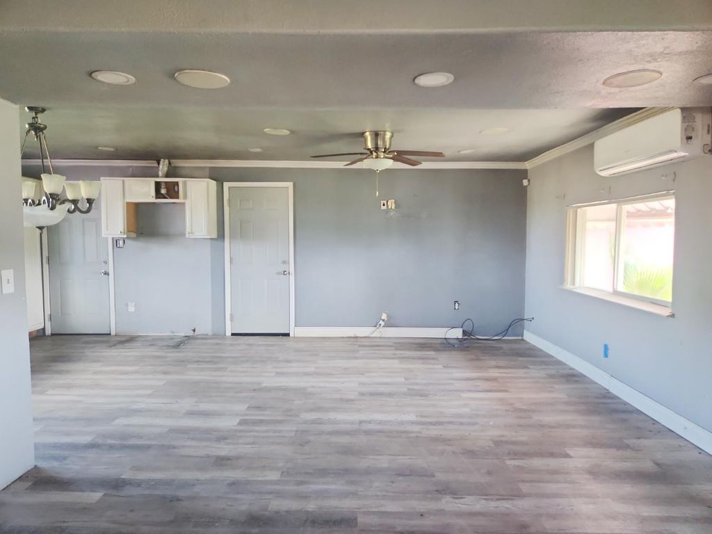 Image 5 of property listing at 22136 Fairfax Avenue, Lemoore, CA 93245