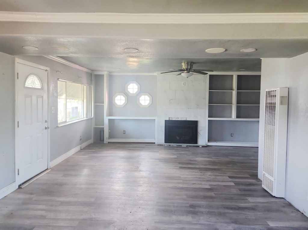 Image 6 of property listing at 22136 Fairfax Avenue, Lemoore, CA 93245