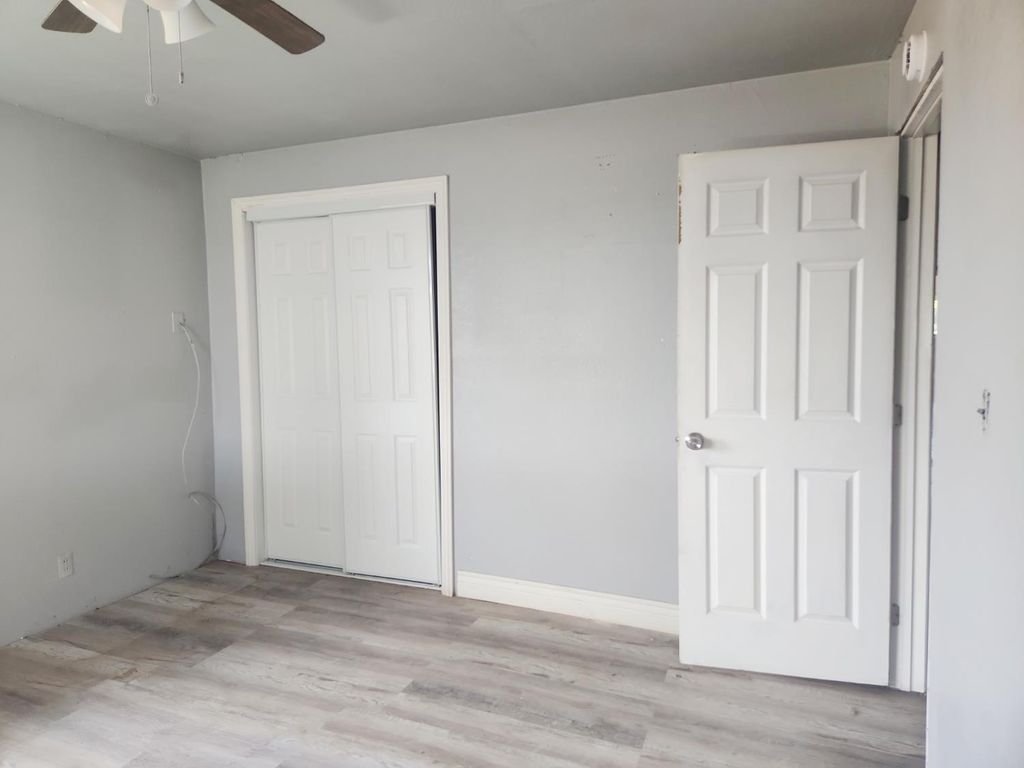 Image 8 of property listing at 22136 Fairfax Avenue, Lemoore, CA 93245